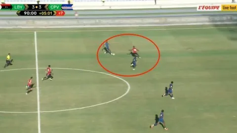 唐佳丽夺冠机场泪洒，球迷心声酸楚，贾秀全反应引热议？