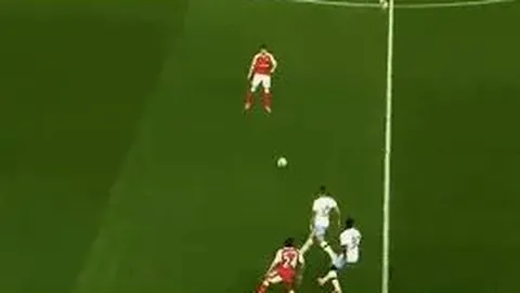 “2025年2月12日亚冬会中日冰舞对决：激烈竞争呈现”